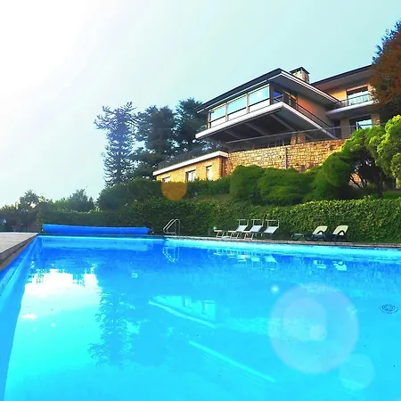 Luxury Ornella With Private Pool فيلة مانديلو ديل لاريو
